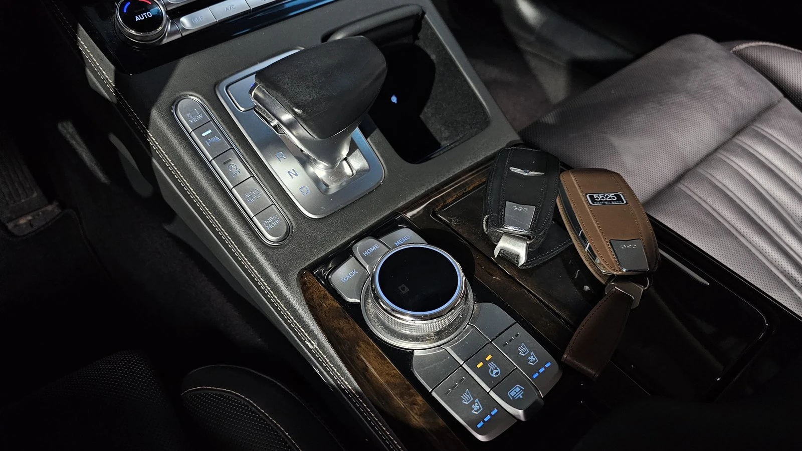 Genesis G90 3.8* KEYLESS* ПОДГРЕВ ВОЛАН* ЕЛ. БАГАЖНИК* КРАЙНА , снимка 9 - Автомобили и джипове - 55318969