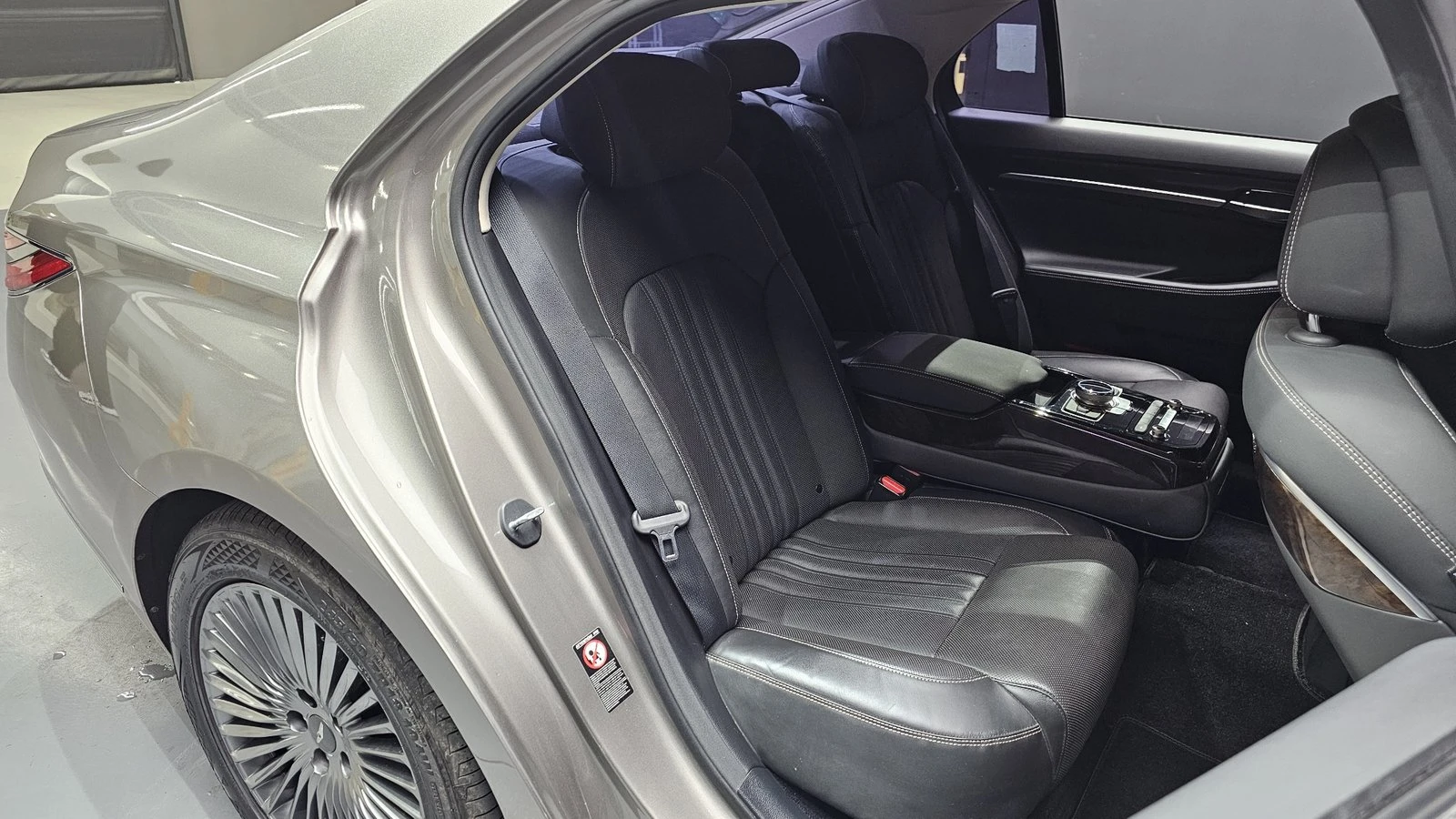 Genesis G90 3.8* KEYLESS* ПОДГРЕВ ВОЛАН* ЕЛ. БАГАЖНИК* КРАЙНА , снимка 12 - Автомобили и джипове - 55318969