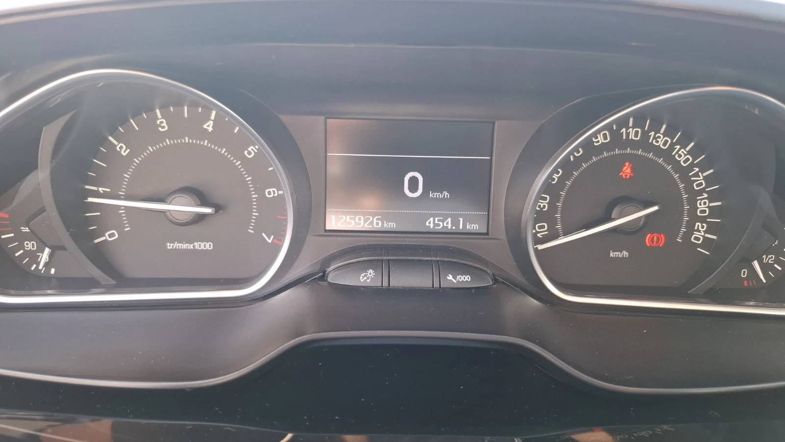 Peugeot 2008 1.2 БЕНЗИН, снимка 11 - Автомобили и джипове - 55342331