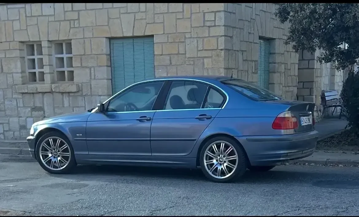 BMW 330