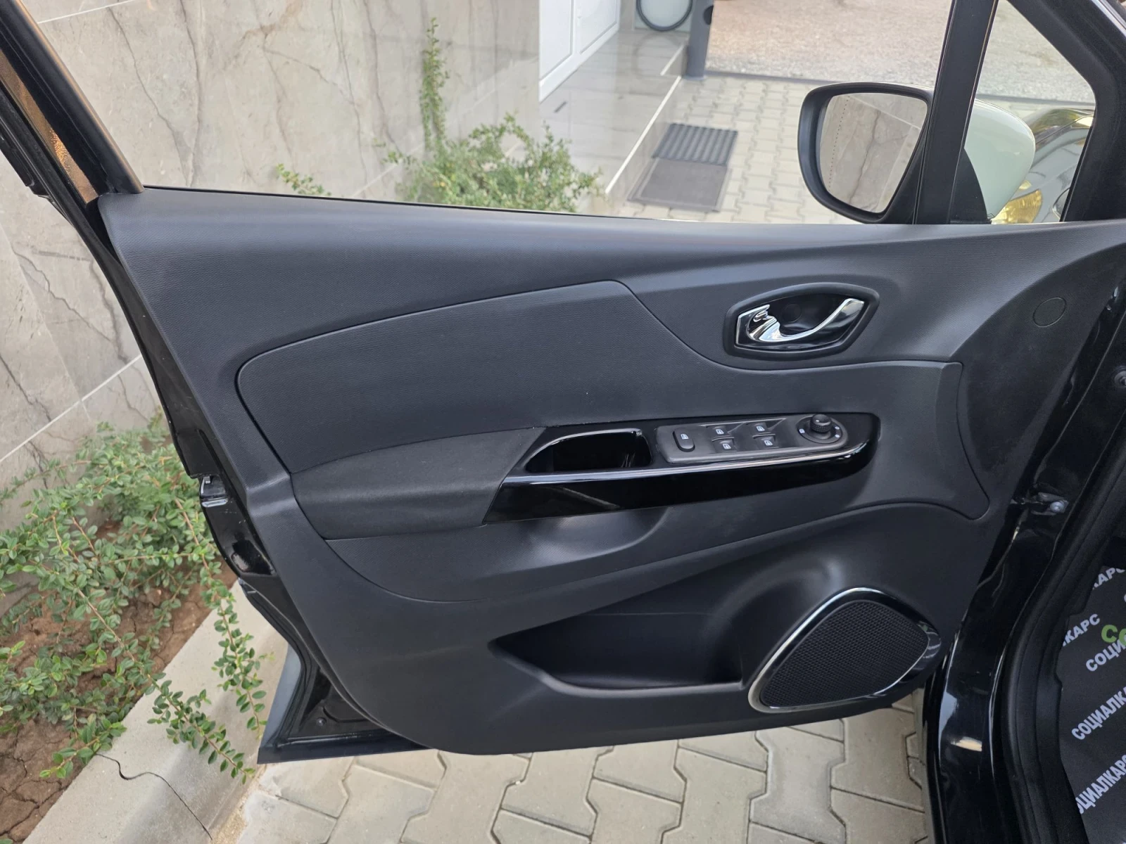 Renault Captur Avtomat , снимка 11 - Автомобили и джипове - 56120567