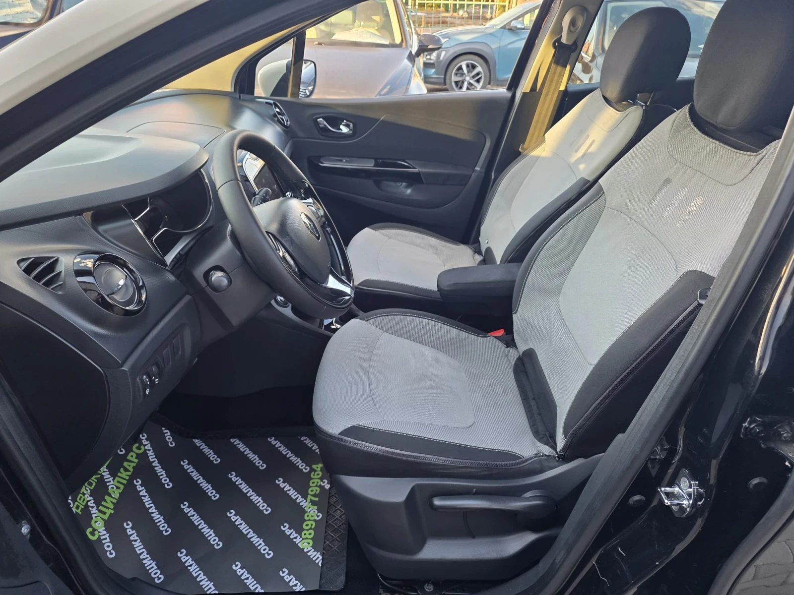 Renault Captur Avtomat , снимка 10 - Автомобили и джипове - 56120567