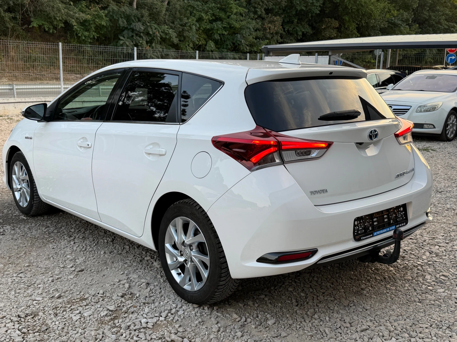 Toyota Auris Benzin* Hybrid* FACE* TOP, снимка 4 - Автомобили и джипове - 56216002