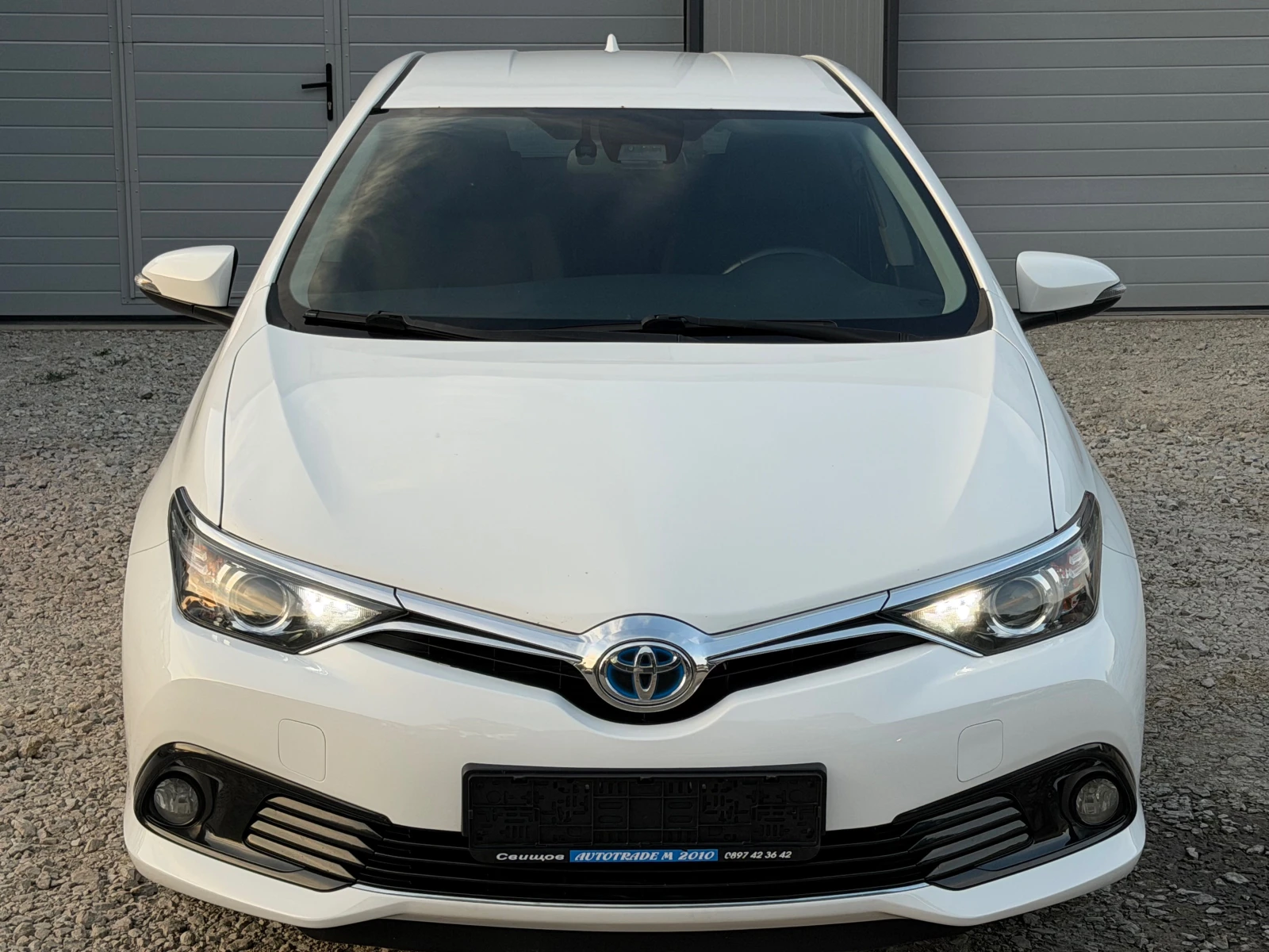 Toyota Auris Benzin* Hybrid* FACE* TOP, снимка 2 - Автомобили и джипове - 56216002