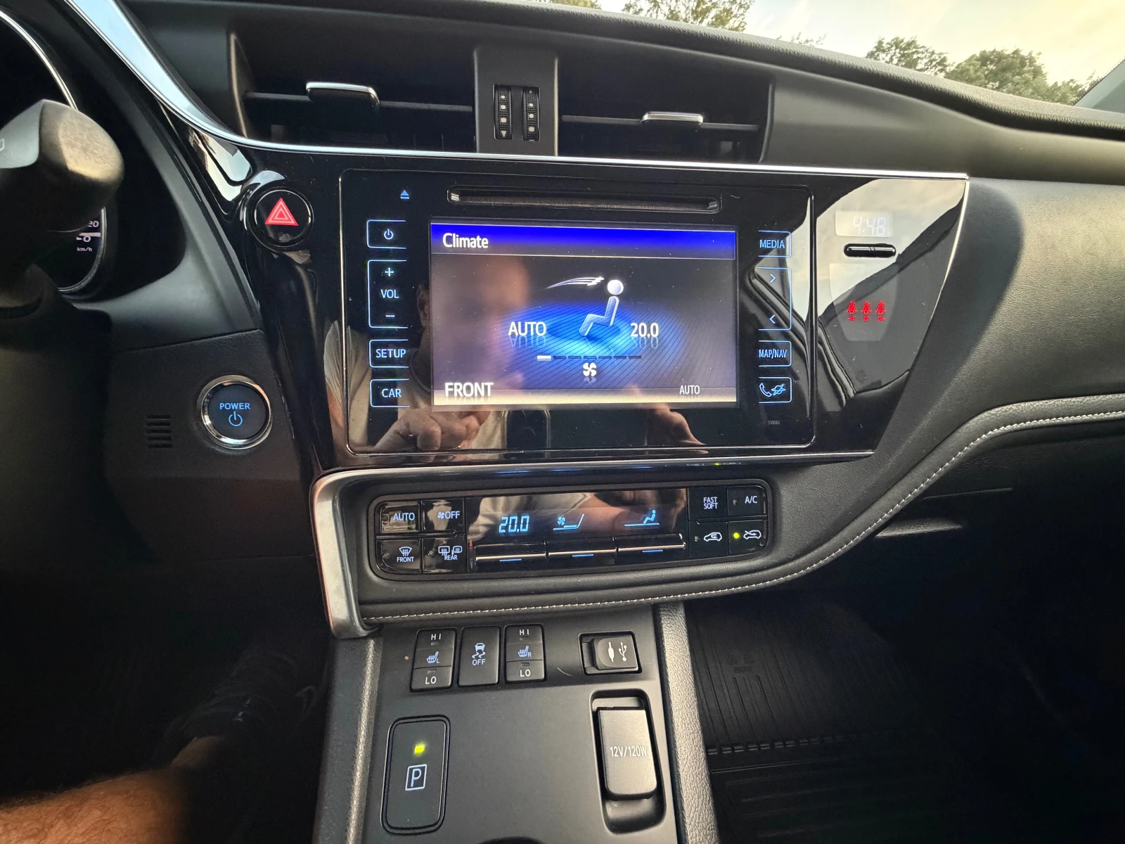 Toyota Auris Benzin* Hybrid* FACE* TOP, снимка 12 - Автомобили и джипове - 56216002