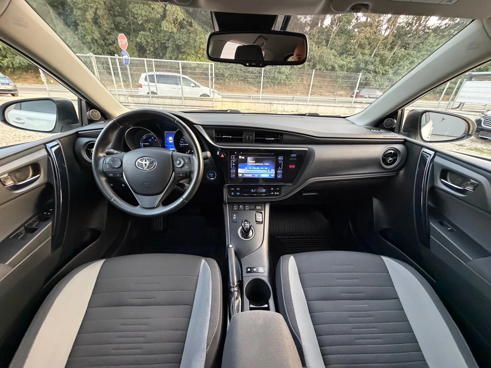Toyota Auris Benzin* Hybrid* FACE* TOP, снимка 9 - Автомобили и джипове - 56216002