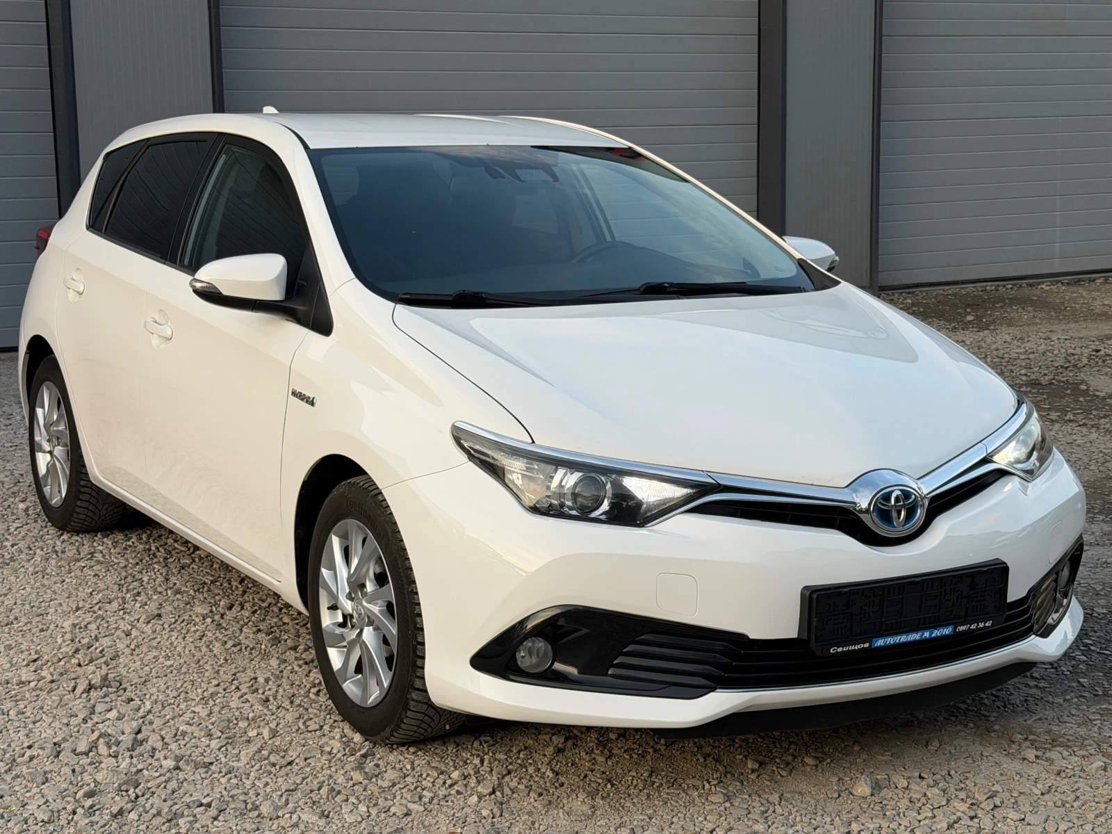 Toyota Auris Benzin* Hybrid* FACE* TOP, снимка 3 - Автомобили и джипове - 56216002