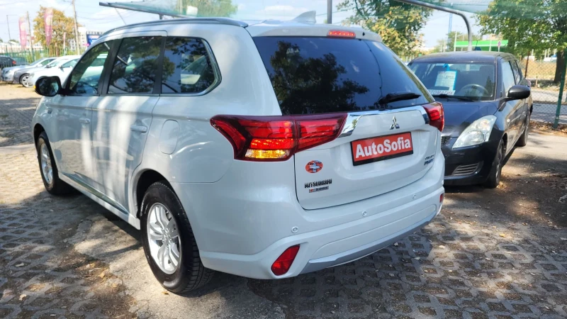 Mitsubishi Outlander 2.0 PHEV 4x4, DISTRONIC+ , NAVI, KEYLESS, PANORAMA, снимка 3 - Автомобили и джипове - 47108316