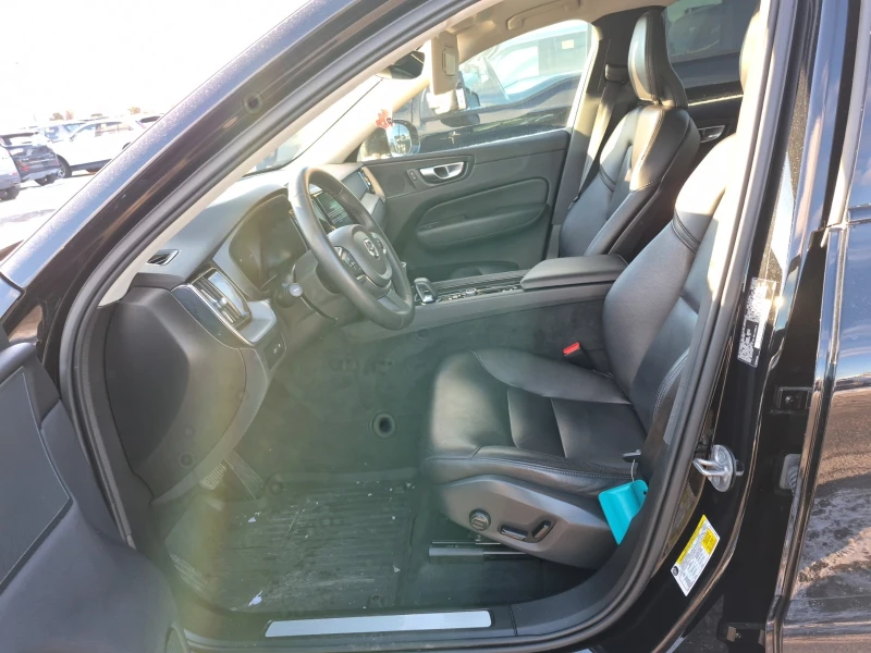 Volvo XC60 * Core Dark* CARFAX * БЕЗ ПЪРВОНАЧАЛНА ВНОСКА, снимка 4 - Автомобили и джипове - 52790669