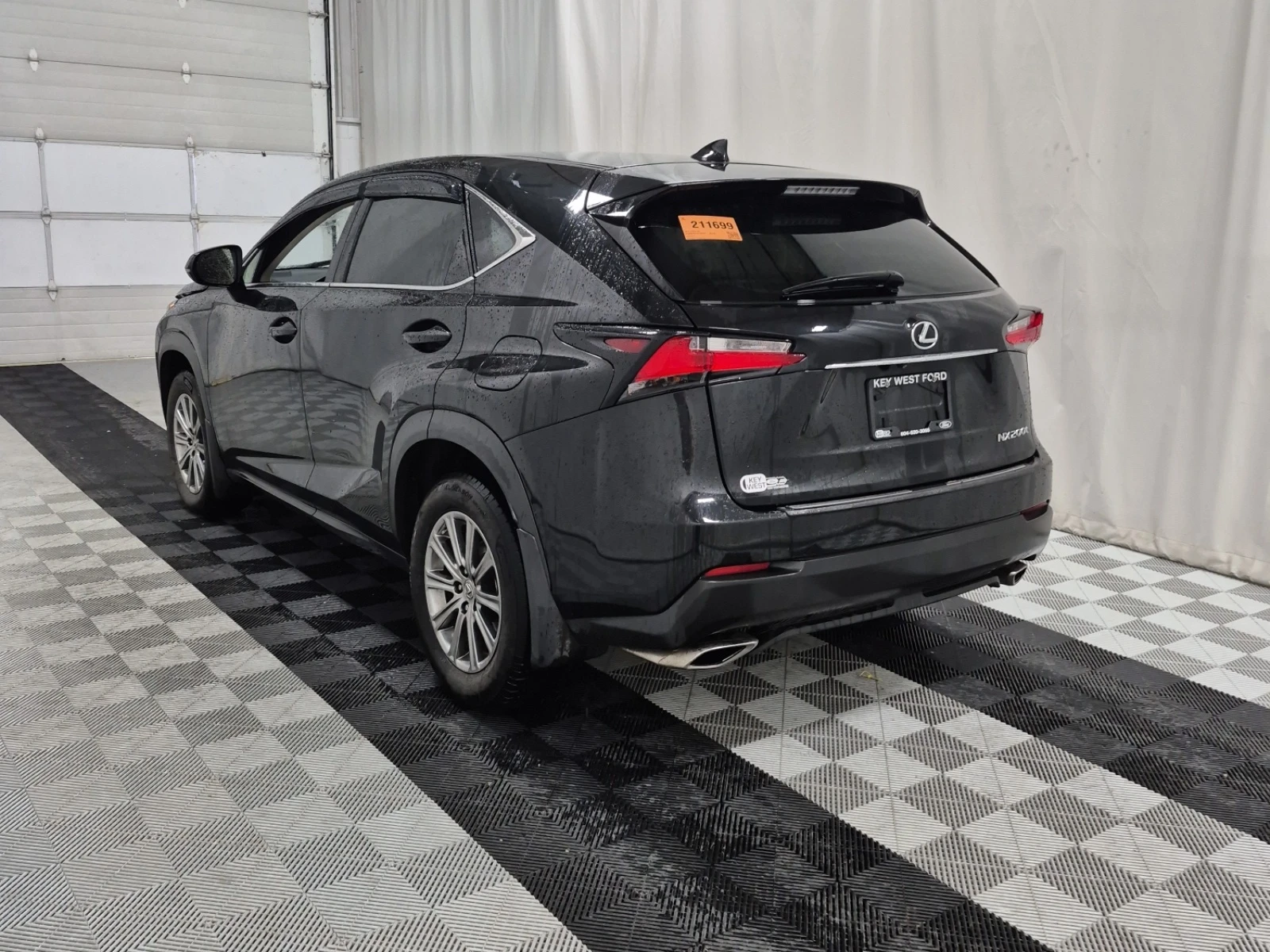 Lexus NX 200t * * CARFAX * * АВТО КРЕДИТ * * , снимка 4 - Автомобили и джипове - 54070816