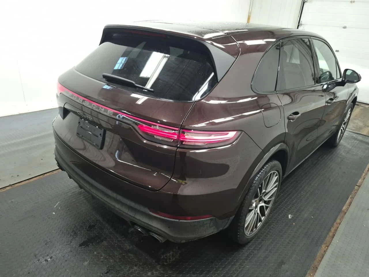Porsche Cayenne PLATINUM EDITION  CARFAX, снимка 3 - Автомобили и джипове - 54799647