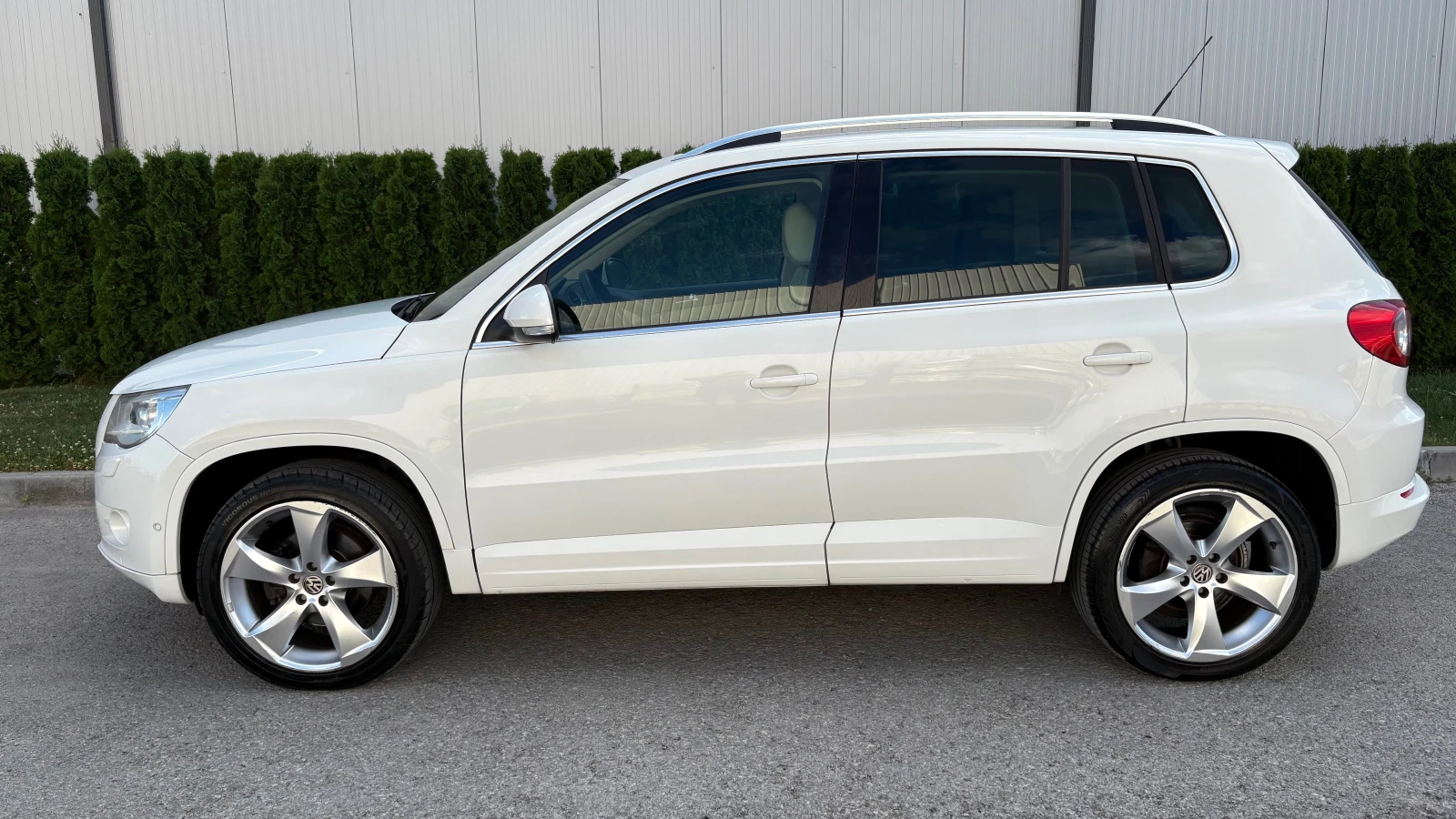 VW Tiguan 2.0tdi/ ПАНОРАМА/ КАМЕРА/, снимка 8 - Автомобили и джипове - 54987048