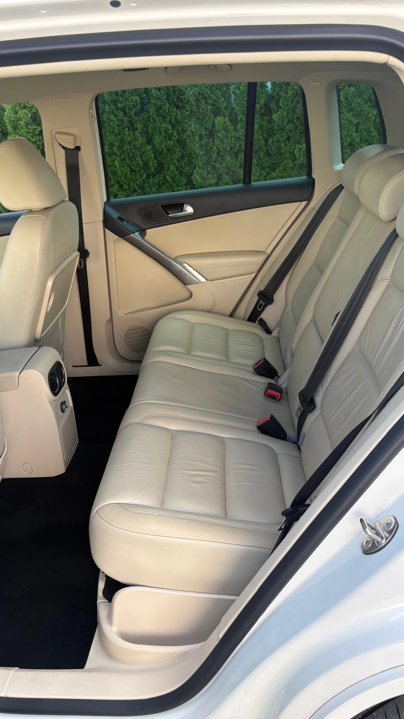 VW Tiguan 2.0tdi/ ПАНОРАМА/ КАМЕРА/, снимка 14 - Автомобили и джипове - 54987048