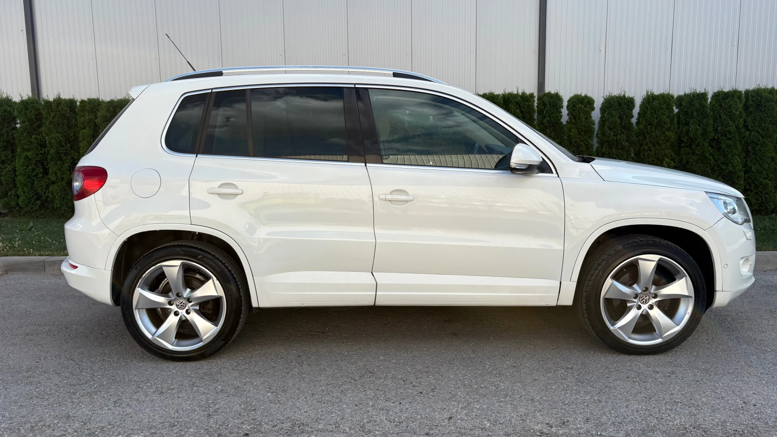 VW Tiguan 2.0tdi/ ПАНОРАМА/ КАМЕРА/, снимка 4 - Автомобили и джипове - 54987048