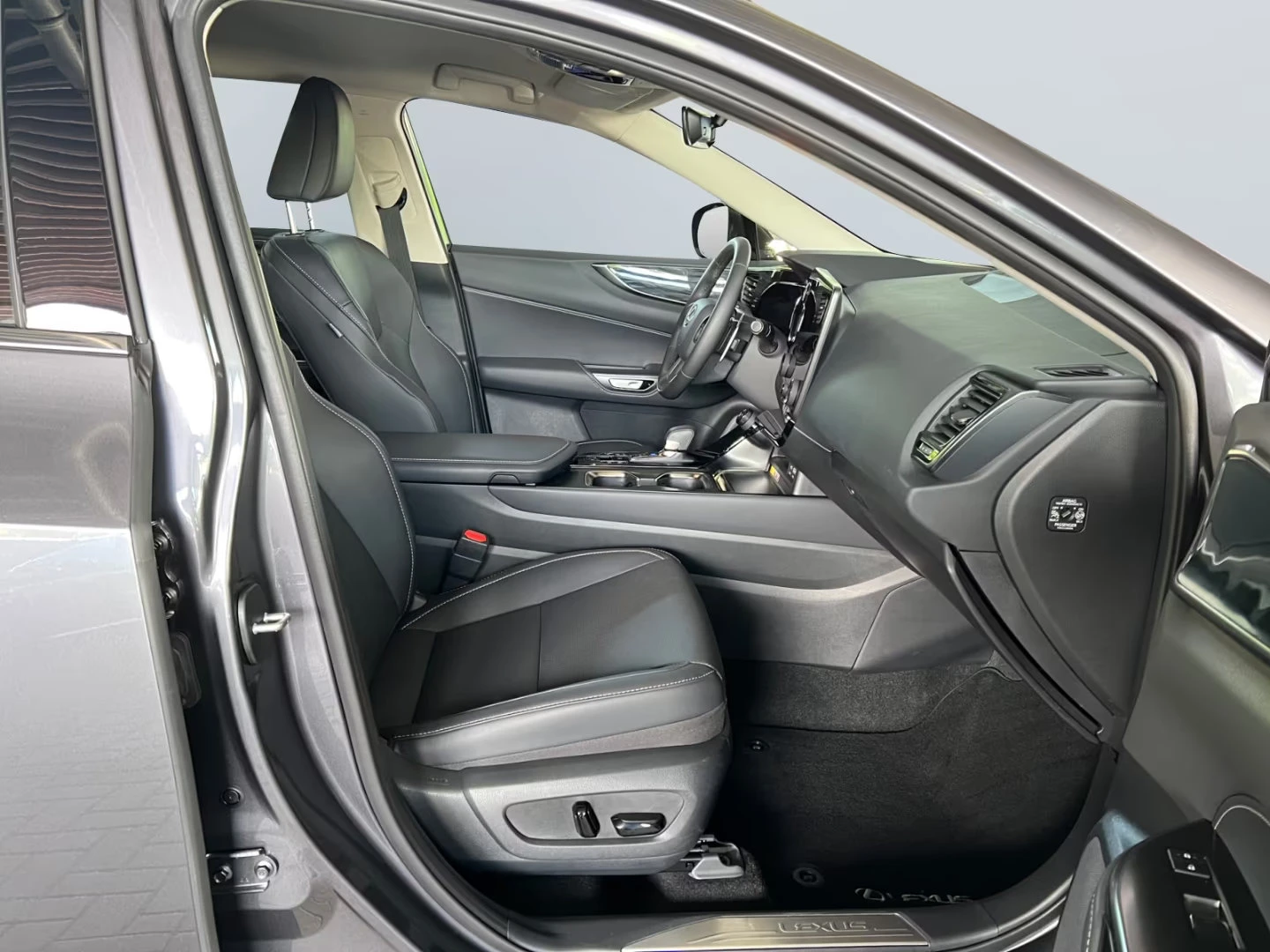 Lexus NX 450 h+ /E-FOUR/292HP/BUSINESS/CAM/LED/NAVI/KLESS/439q , снимка 14 - Автомобили и джипове - 55000667