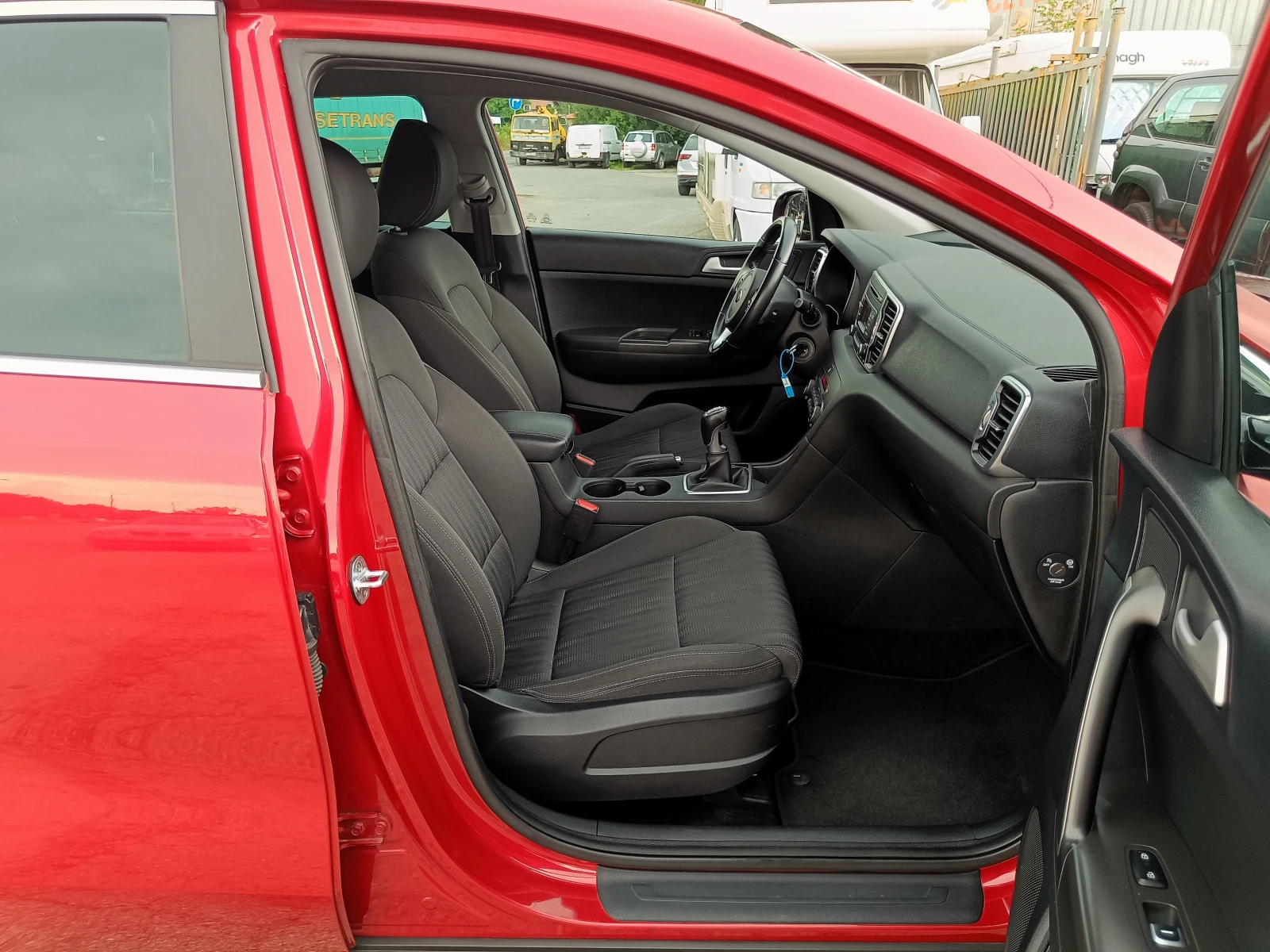 Kia Sportage 1.6 i* EURO 6B* НОВ ВНОС* , снимка 9 - Автомобили и джипове - 55106075