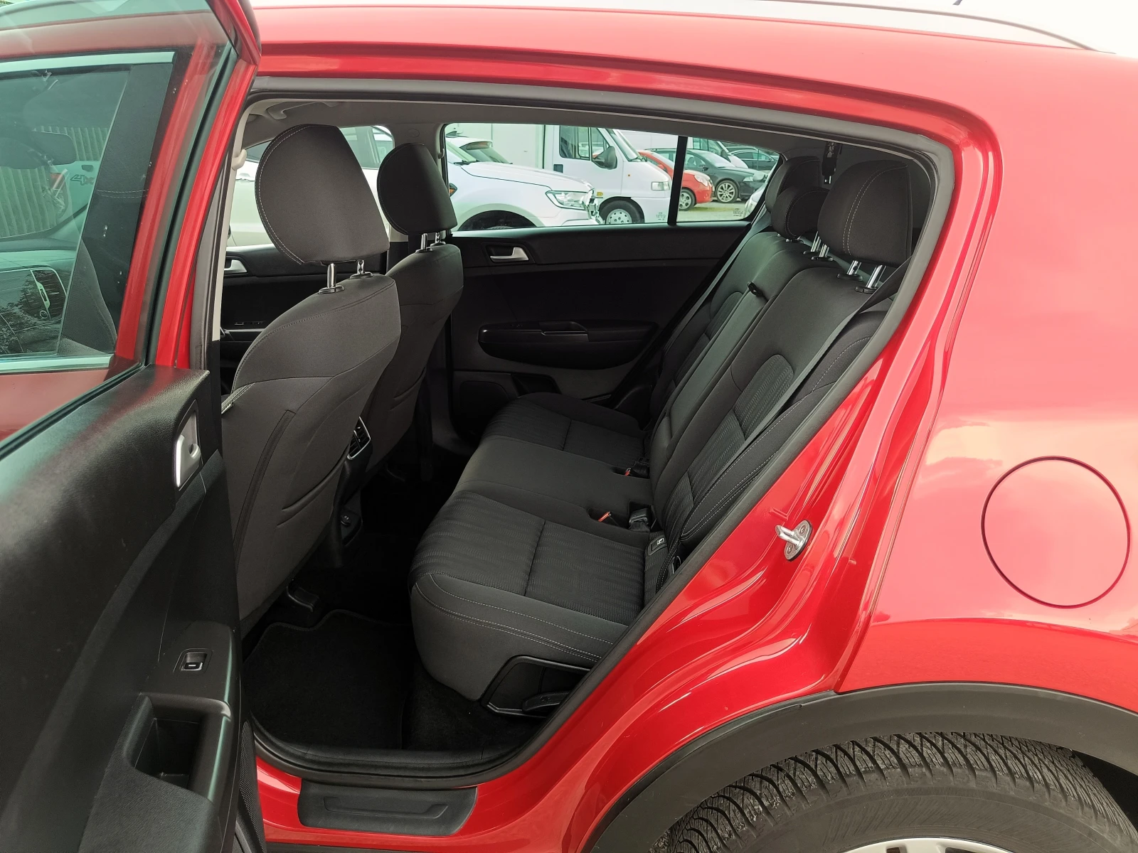 Kia Sportage 1.6 i* EURO 6B* НОВ ВНОС* , снимка 14 - Автомобили и джипове - 55106075
