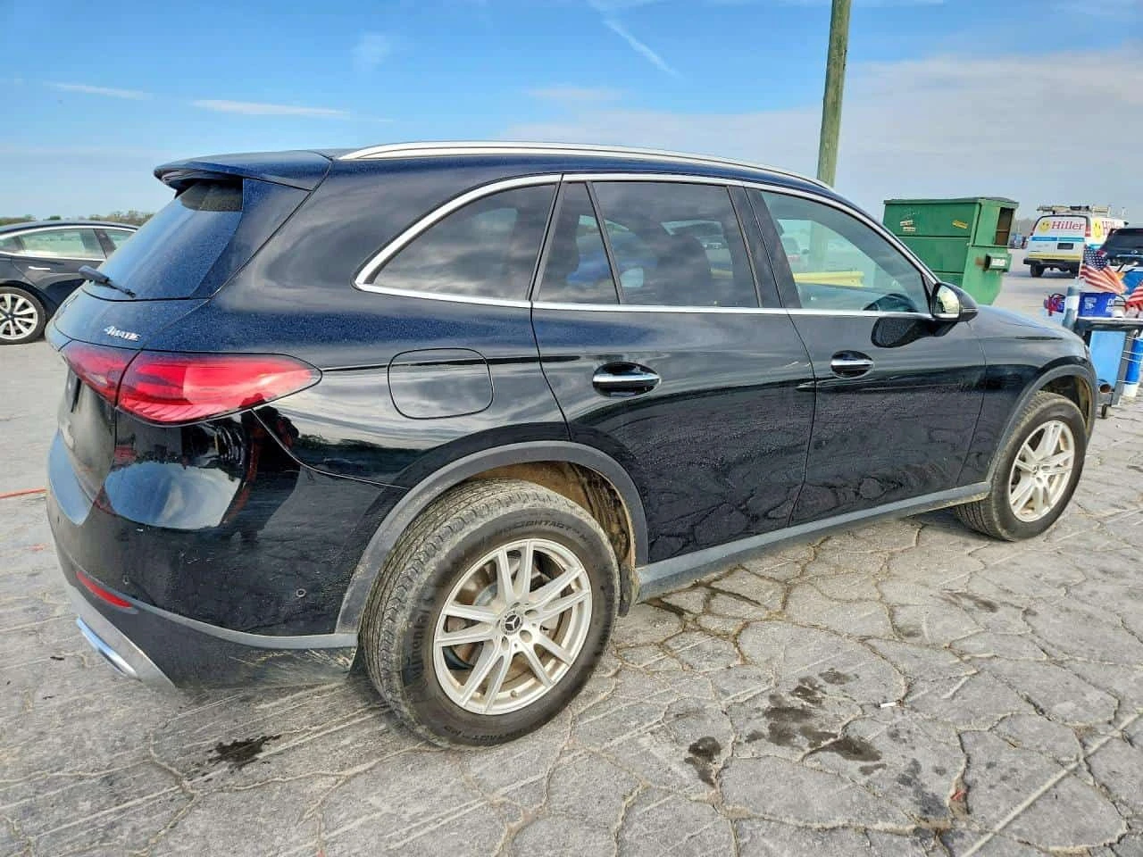 Mercedes-Benz GLC 300 4MATIC | CARFAX | АВТОКРЕДИТ БЕЗ ПЪРВОНАЧАЛНА, снимка 3 - Автомобили и джипове - 55416528