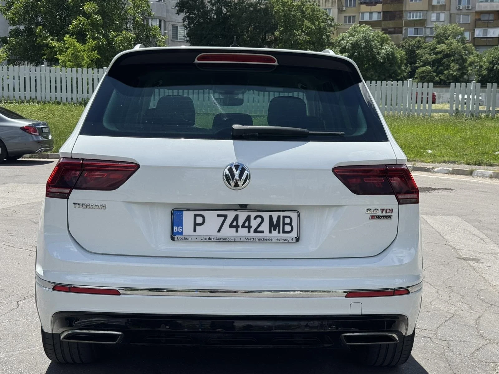 VW Tiguan 2.0 TDI R-line, снимка 4 - Автомобили и джипове - 55889607