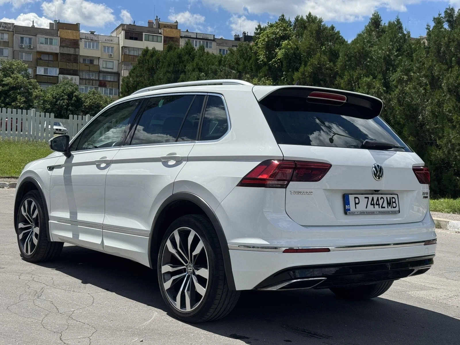 VW Tiguan 2.0 TDI R-line, снимка 6 - Автомобили и джипове - 55889607