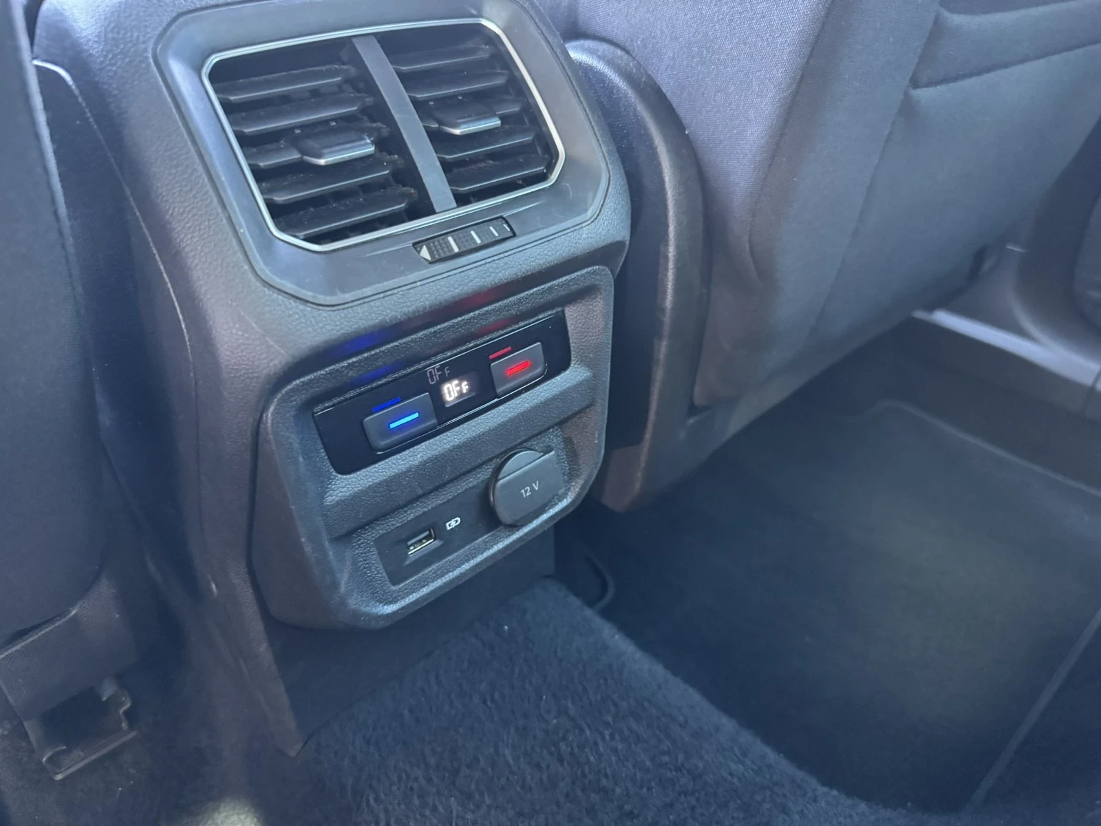 VW Tiguan 2.0 TDI R-line, снимка 14 - Автомобили и джипове - 55889607