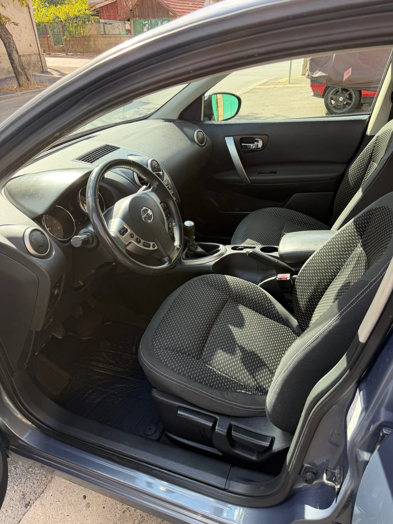 Nissan Qashqai, снимка 6 - Автомобили и джипове - 56195571