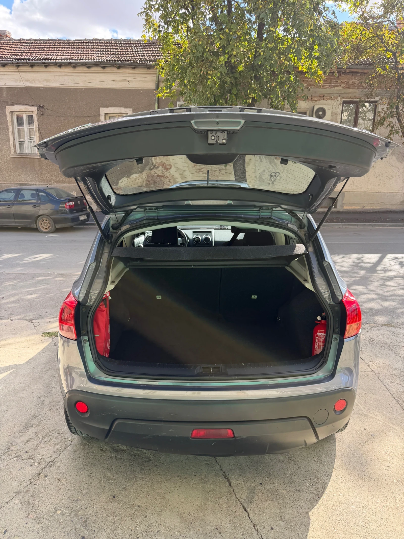 Nissan Qashqai, снимка 7 - Автомобили и джипове - 56195571
