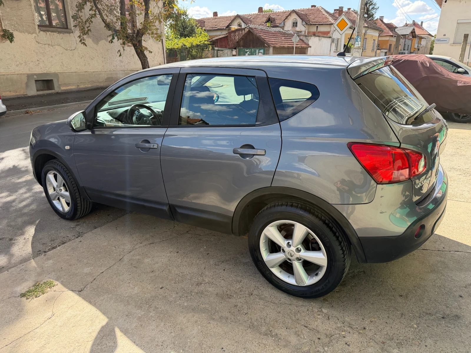 Nissan Qashqai, снимка 3 - Автомобили и джипове - 56195571