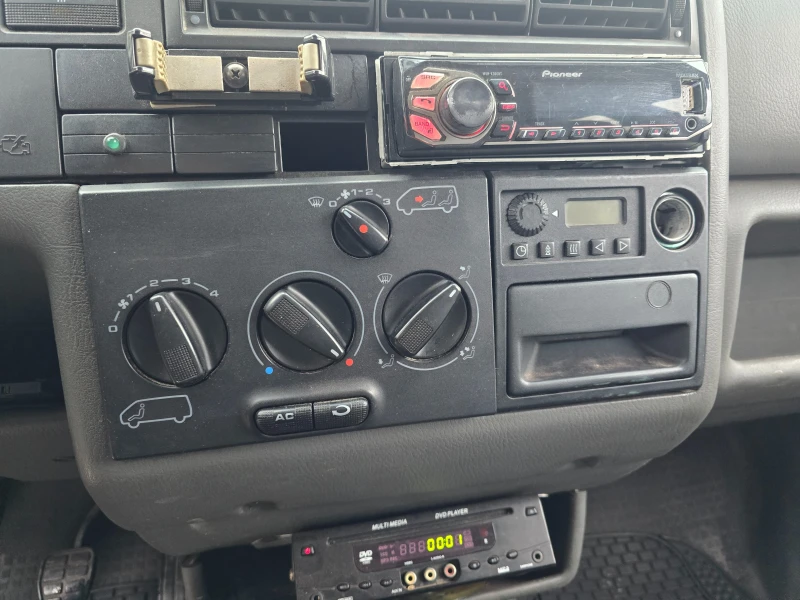 VW T4 Каравеле 2.5 тди, снимка 9 - Бусове и автобуси - 52331060