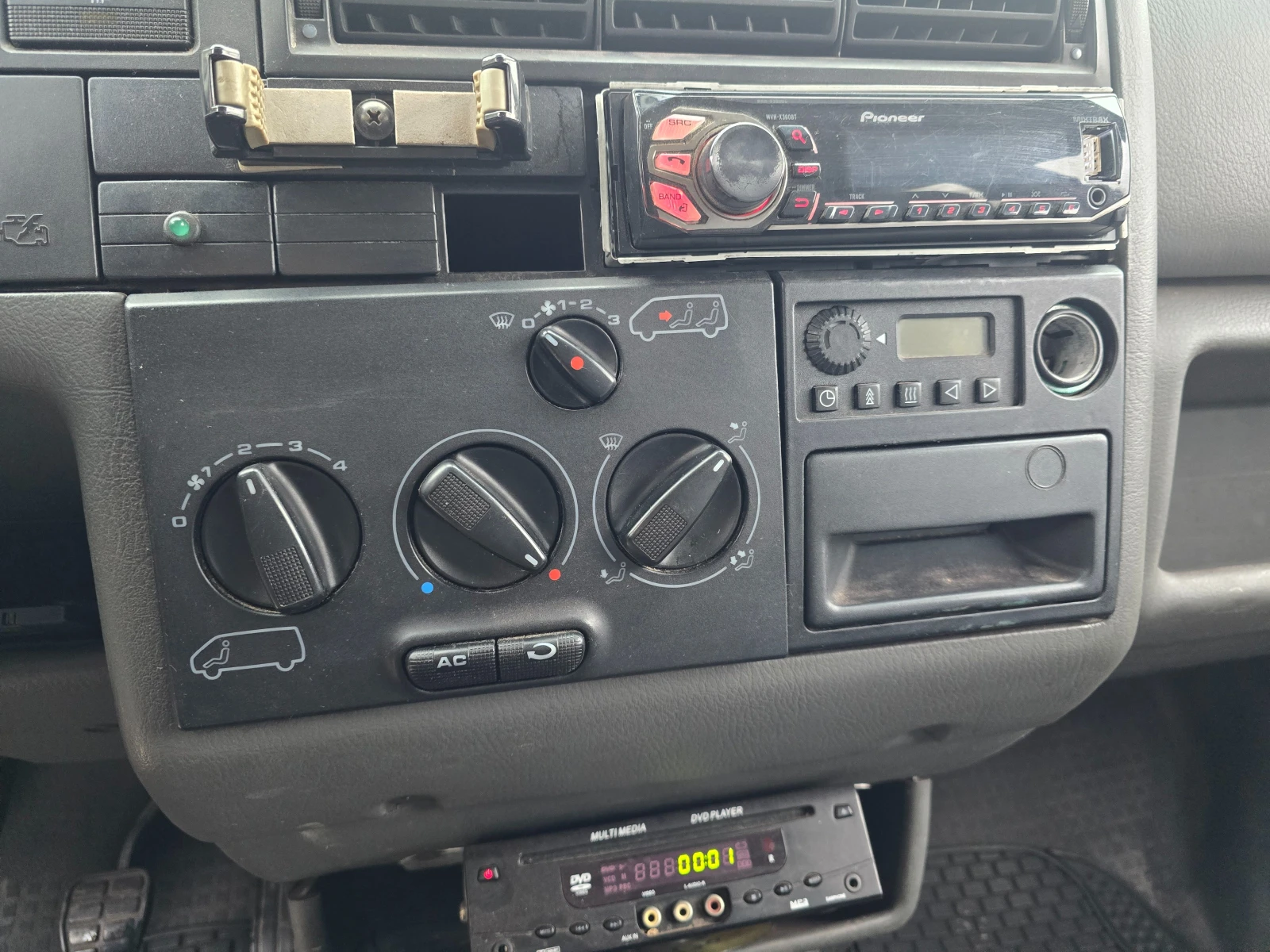 VW T4 Каравеле 2.5 тди - изображение 9