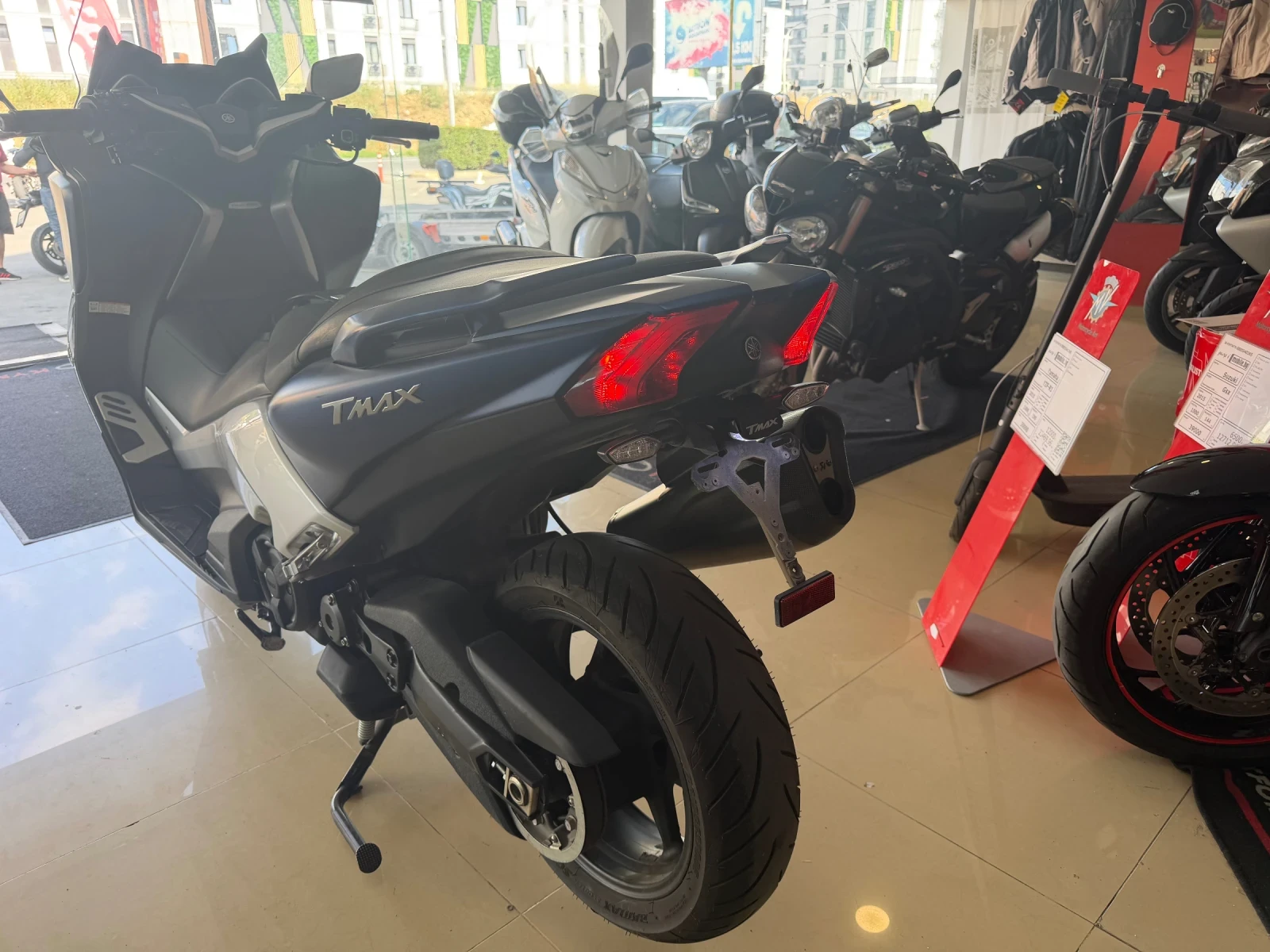 Yamaha T-max DX 530 AKRAPOVIC, снимка 8 - Мотоциклети и мототехника - 55446711