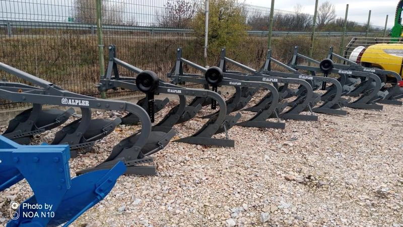  Pietro Moro  -  | Mobile.bg   16