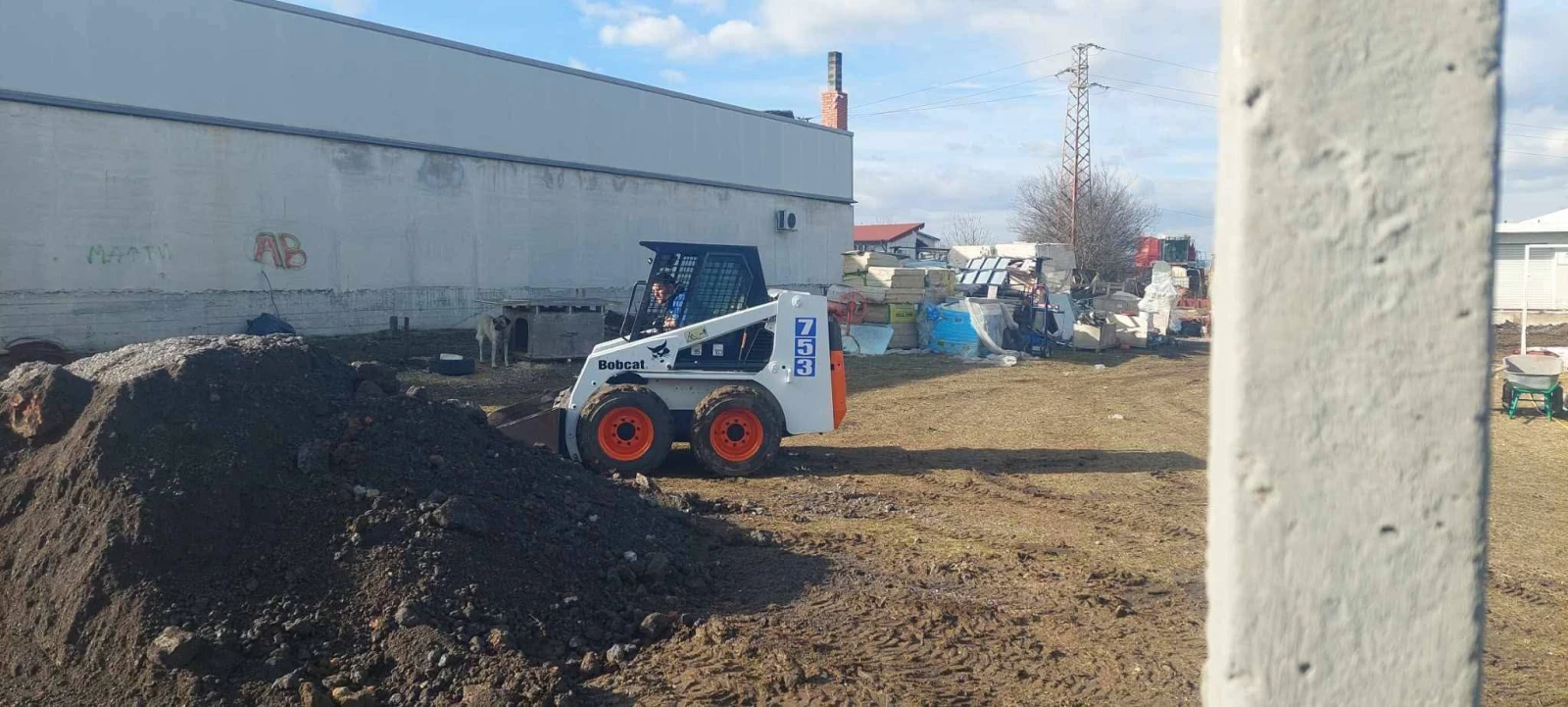 Мини челни товарачи Bobcat 753 - изображение 2