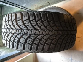 Гуми Зимни 235/45R18, снимка 2 - Гуми и джанти - 48817583