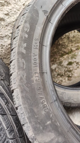 Гуми Зимни 255/45R19, снимка 3 - Гуми и джанти - 49529280