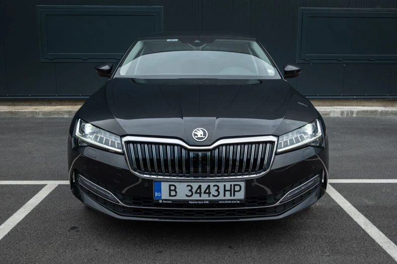 Skoda Superb 2.0 Tdi 190 4x4 Гаранционен, снимка 1 - Автомобили и джипове - 47425543