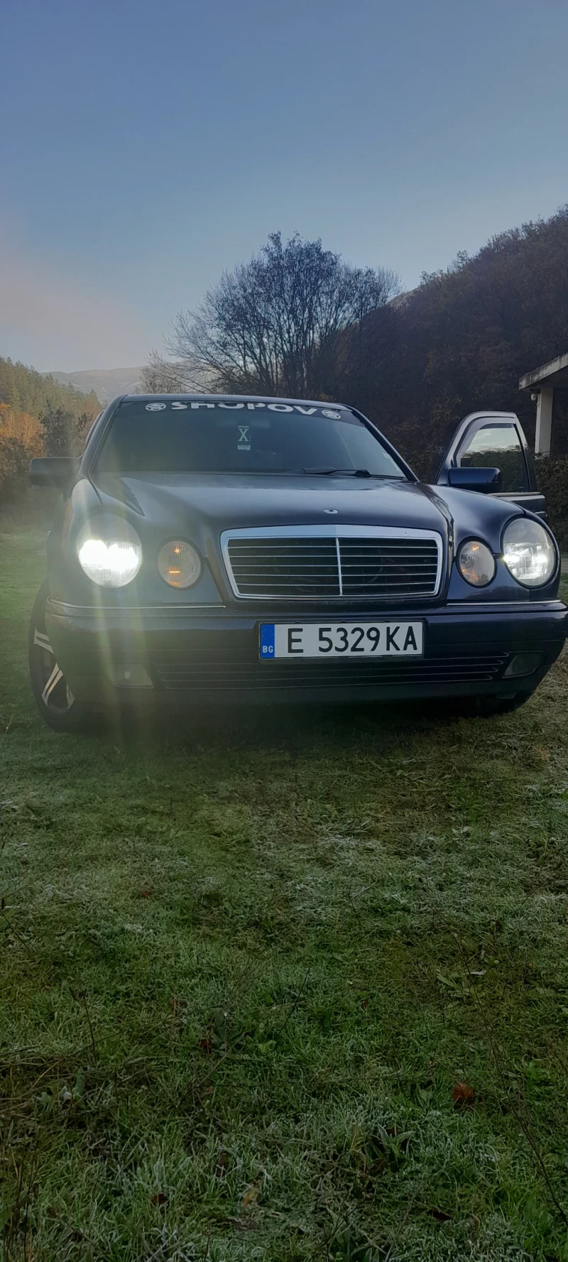 Mercedes-Benz E 200 Седан , снимка 5 - Автомобили и джипове - 52391226