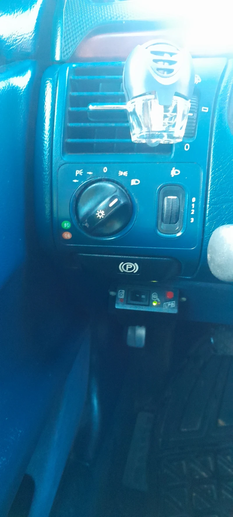 Mercedes-Benz E 200 Седан , снимка 7 - Автомобили и джипове - 52391226