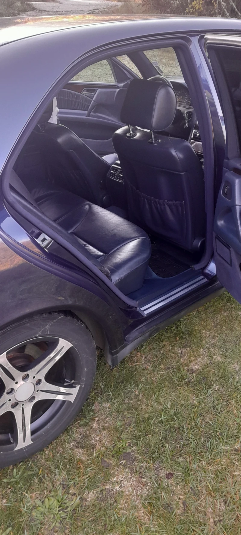 Mercedes-Benz E 200 Седан , снимка 14 - Автомобили и джипове - 52391226