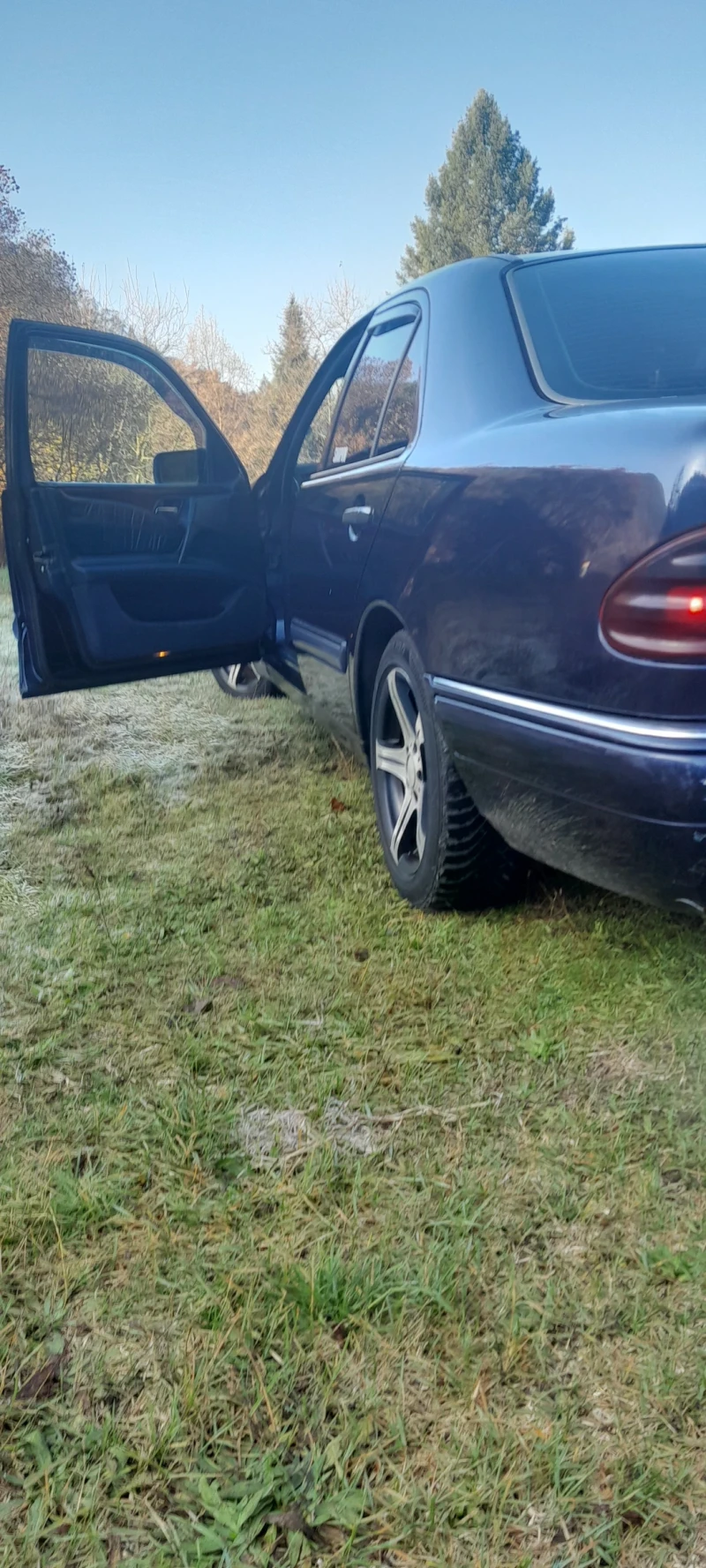 Mercedes-Benz E 200 Седан , снимка 11 - Автомобили и джипове - 52391226