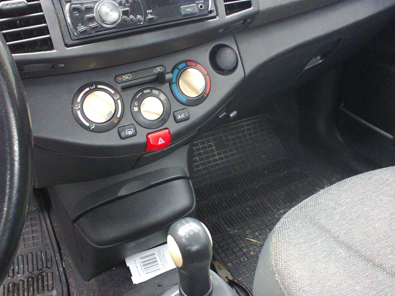 Nissan Micra 1.3i - * * KLIMATIK* * , снимка 9 - Автомобили и джипове - 53515360