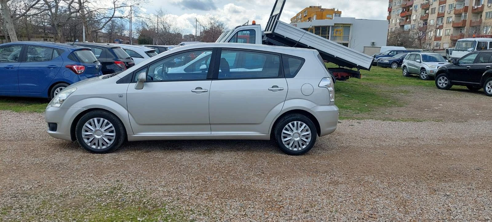 Toyota Corolla verso 2.2 D4D клима - изображение 4