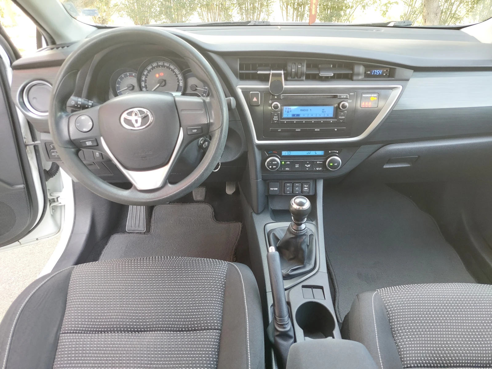 Toyota Auris  - изображение 10