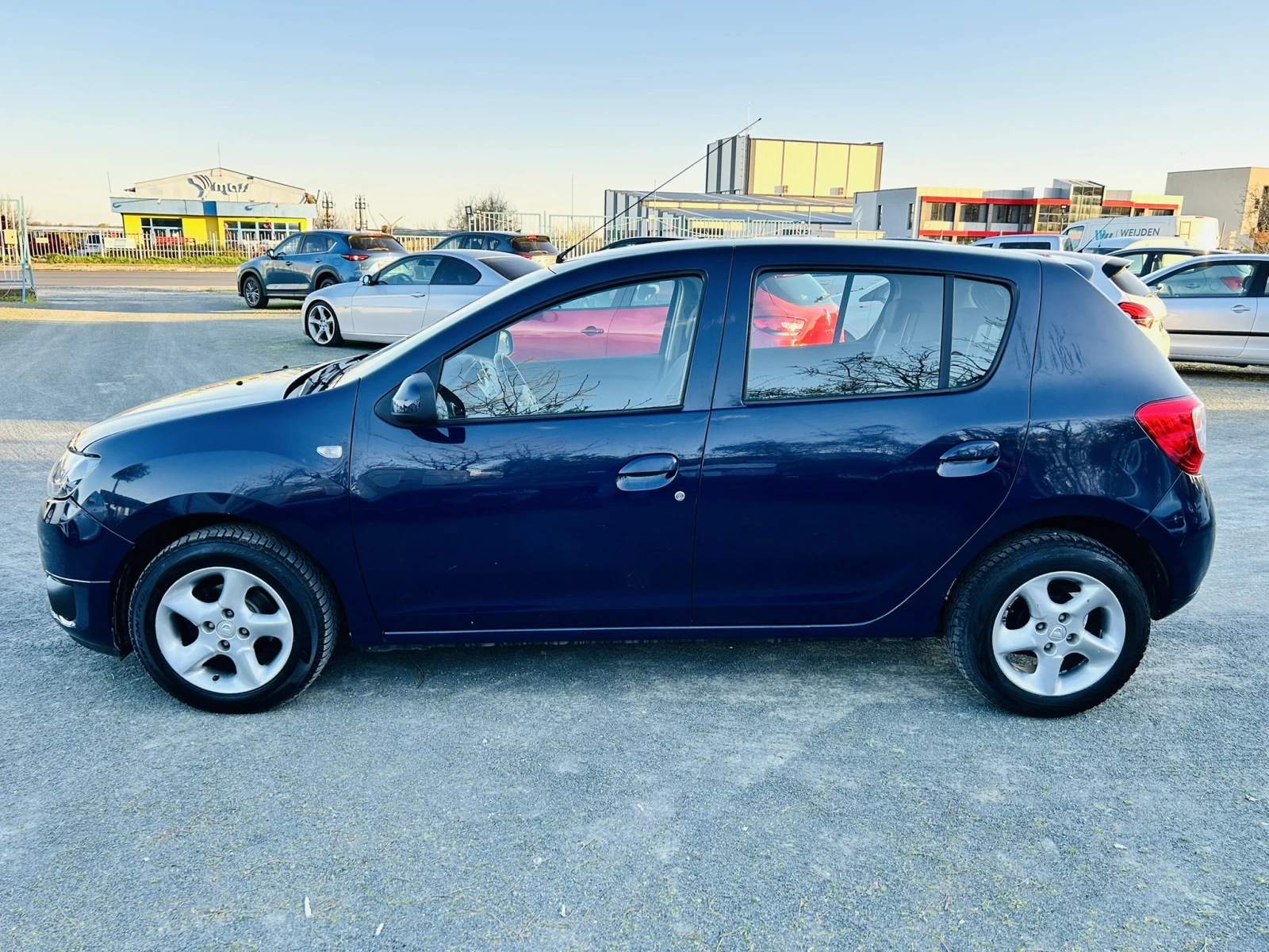 Dacia Sandero 1.2I* ГАЗ* EURO 5B* NAVI* КЛИМА, снимка 2 - Автомобили и джипове - 54141042