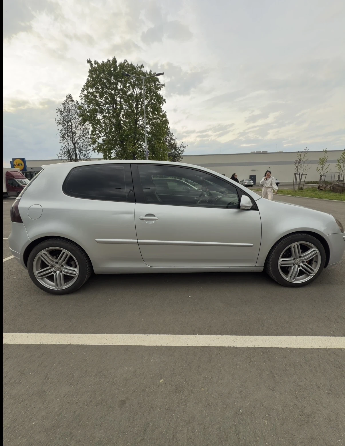 VW Golf 5 1.9 105 Климатик, снимка 3 - Автомобили и джипове - 54394925