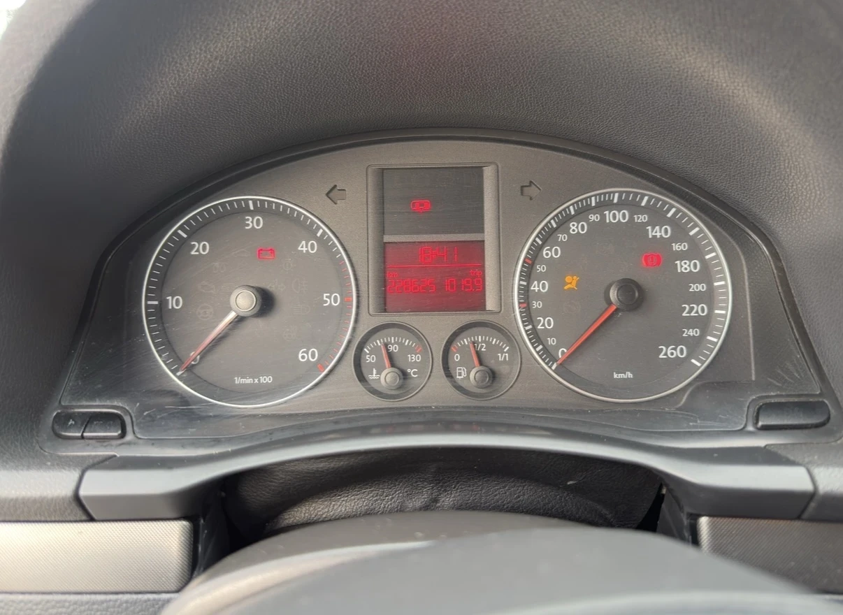 VW Golf 5 1.9 105 Климатик, снимка 11 - Автомобили и джипове - 54394925