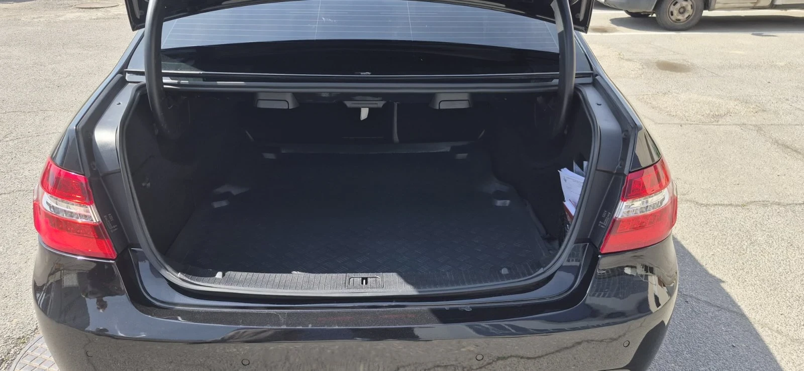 Mercedes-Benz E 350 AMG* Distronic* Camera* Подгрев* , снимка 13 - Автомобили и джипове - 54571619