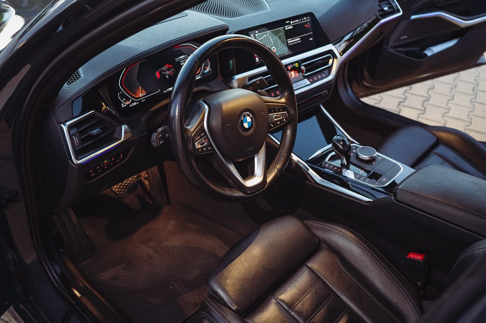 BMW 320 d Xdrive Luxury Line / M CAR, снимка 3 - Автомобили и джипове - 55596065