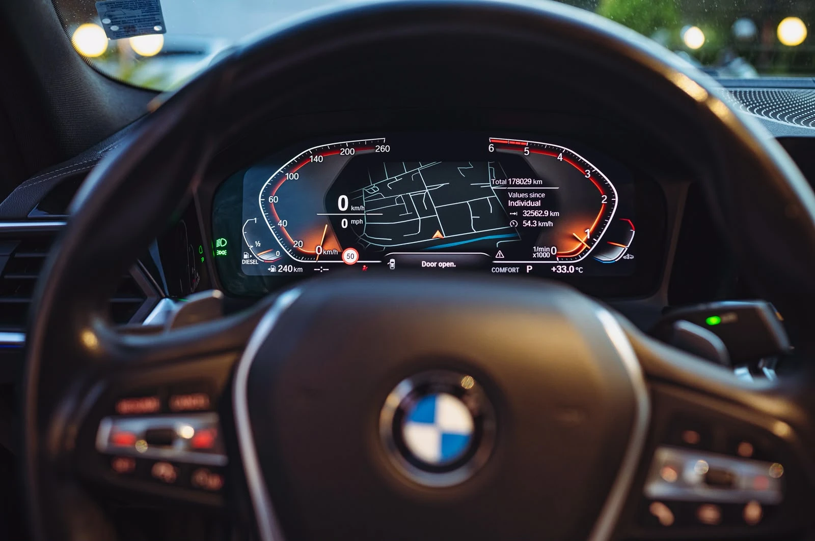 BMW 320 d Xdrive Luxury Line / M CAR, снимка 16 - Автомобили и джипове - 55596065