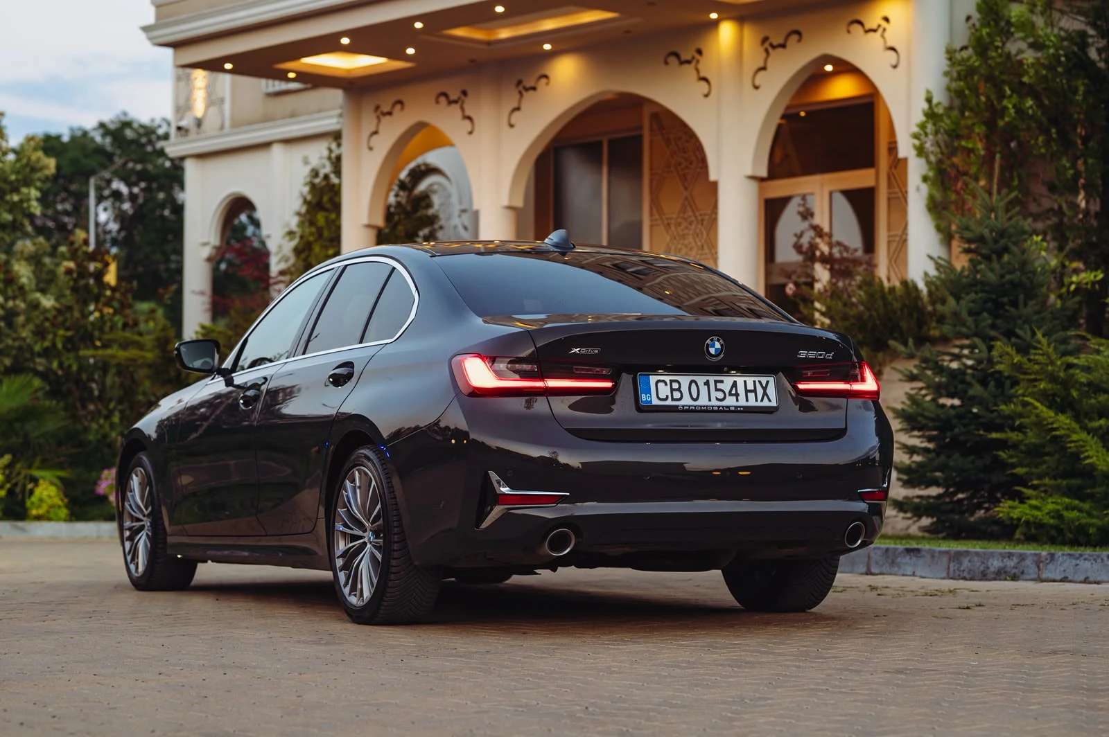 BMW 320 d Xdrive Luxury Line / M CAR, снимка 2 - Автомобили и джипове - 55596065